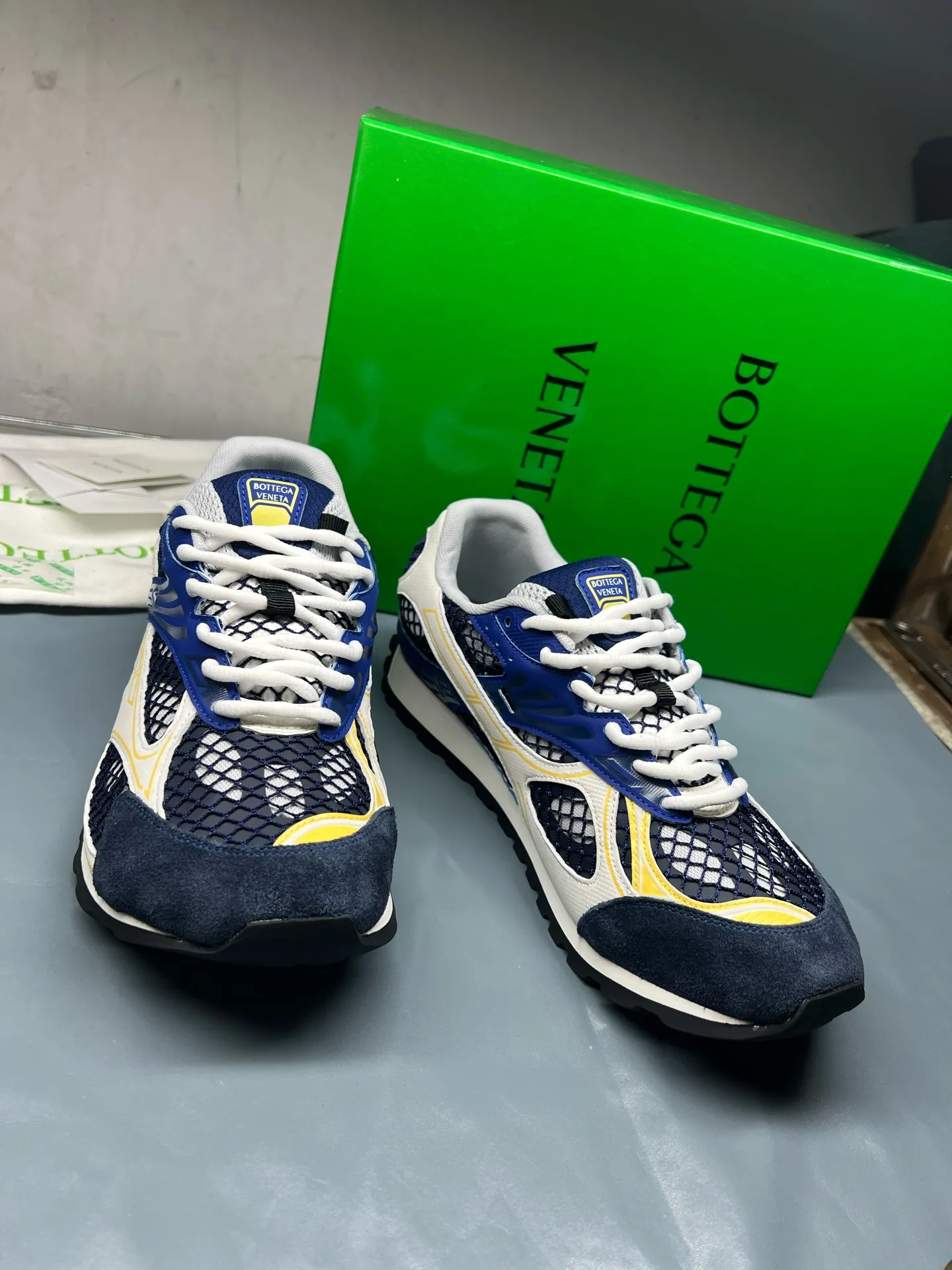 👟👟Ex-factory price 600👟👟 Men's size +10 Real photos 🔥🔥BV Orbit sneakers Wang Yibo's same style couple's dad shoes Runner sneakers, made of lightweight technical mesh fabric. Matched with geometric pattern designed rubber outsole, Wang Zha series high version. Look for the package technology. It is actually a lot taller, but the legs are still slim. Very nice, playable and durable. Matched to the standard💯 Package shoe technology. Look for the high version. The outsole is made of color-blocked TPU outsole. Women's model 35 36 37 38 39 40 41 42 (40 41 42 43 44 45 customized) (Customer logo can be accepted without refund or exchange at a favorable price) Equipped with original packaging